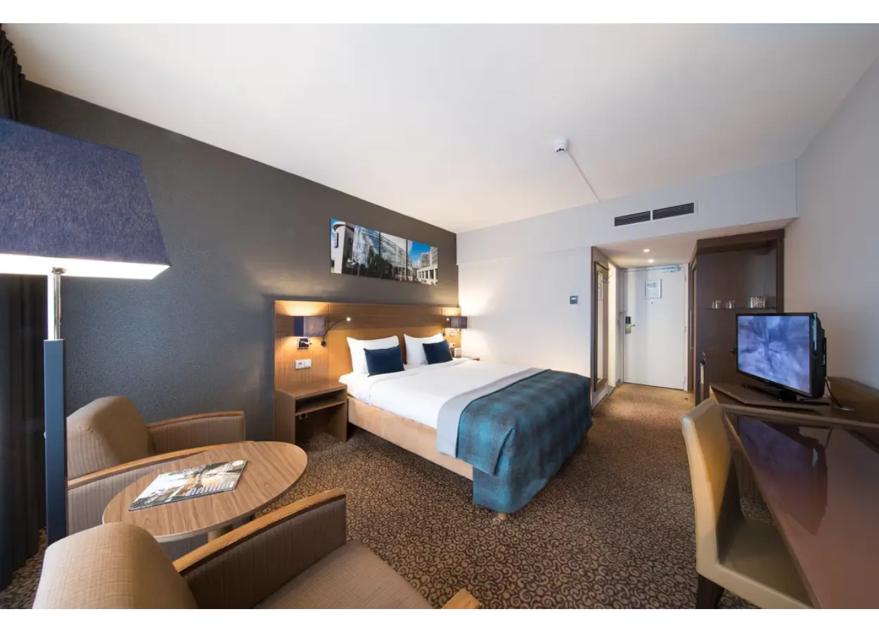 01 KBJ4 ATPKY7 AZ4 MVH5 BW9 XXKS