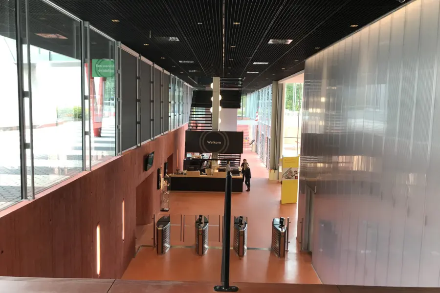 01 KJSGXCS7 B304 E4 N7 AXC57 DKH