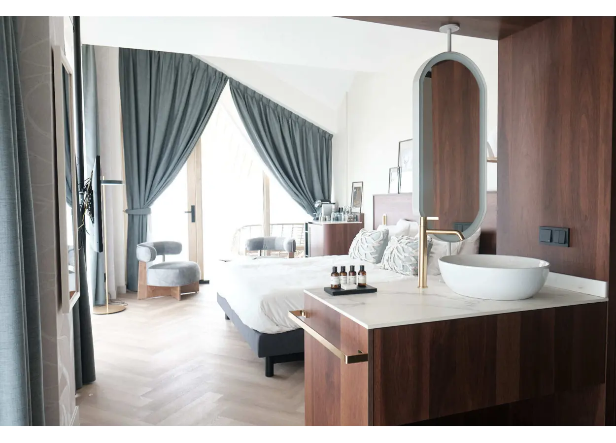 01 KCEBYNHTCMRRWRXMHVWM9 ZBV