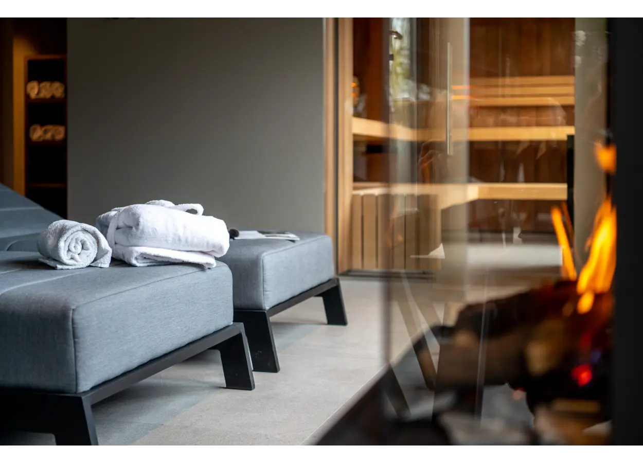 01 KAJNX4 Z511 RQ3 AVMQG6 M83 ZT